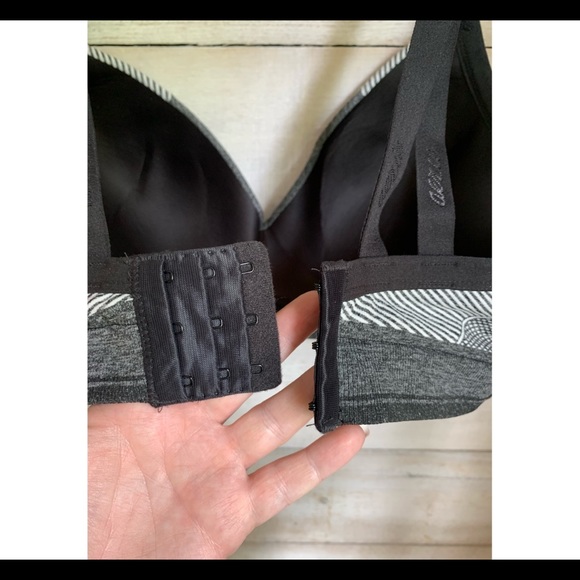 Aerie deep V wireless bra - Picture 6 of 12